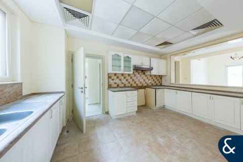 וילה למכירה ב Dubai Sports City, Dubai, איחוד האמירויות 4 חדרי שינה, 350 מ"ר, מספר 667731 - תמונה 5