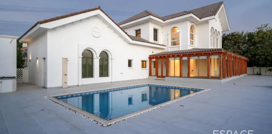 Villa i Palm Jumeirah, Dubai, UAE 5 soveværelser, 743 kvm № 649823
