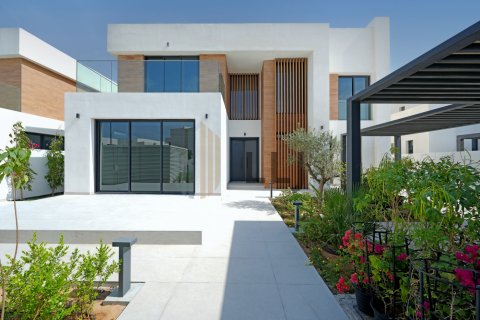 Villa à vendre à  Saadiyat Island, Abu Dhabi, EAU 4 chambres, 629.3 m2 № 590483 - photo 1