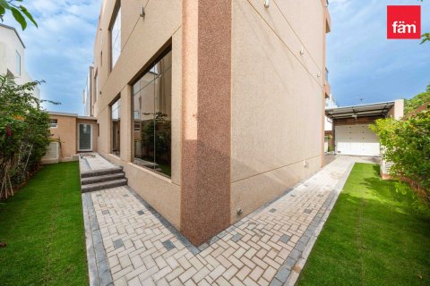 Vilă de închiriat în Dubai, EAU 5 dormitoare, 474.3 mp. №703775 - poză 27