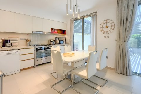 Müüa ridamaja asukohaga Dubai, AÜE: 4 magamistoaga, 205 m² Nr 713352 - pilt 11