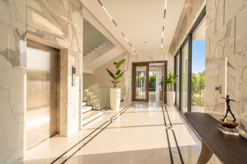 Müüa villa asukohaga Dubai, AÜE: 6 magamistoaga, 1044 m² Nr 713350 - pilt 3