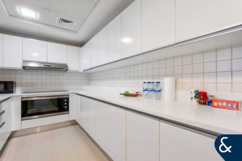 Купити квартиру в Джумейра Бич Резиденс, Дубай, ОАЕ 3 спальні, 210м2, № 667008 - фото 3