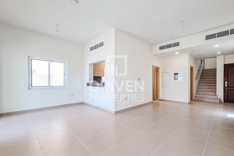 Villa in Dubai Land, Dubai, UAE 3 bedrooms, 333 sq.m. № 602998 - photo 1