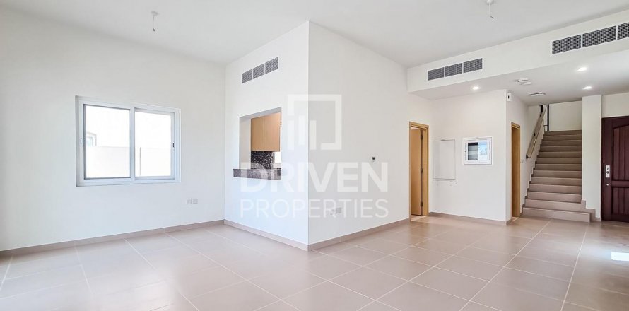 Villa in Dubai Land, Dubai, UAE 3 bedrooms, 333 sq.m. № 602998