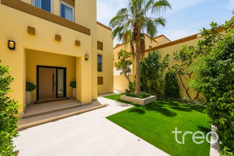 فيلا للبيع في Jumeirah Park، دبي، الإمارات العربية المتحدة 4 غرفة نوم ، 327.67 متر مربع ، رقم 733082 - صورة 3