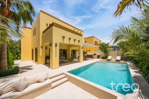 فيلا للبيع في Jumeirah Park، دبي، الإمارات العربية المتحدة 4 غرفة نوم ، 327.67 متر مربع ، رقم 733082 - صورة 2