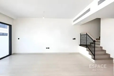 Townhouse til salg i Damac Lagoons, Dubai, UAE 4 soveværelser, 211 kvm № 670189 - foto 3