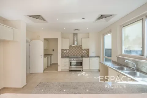 Villa til leje i Dubai Sports City, Dubai, UAE 5 soveværelser, 446 kvm № 670192 - foto 8