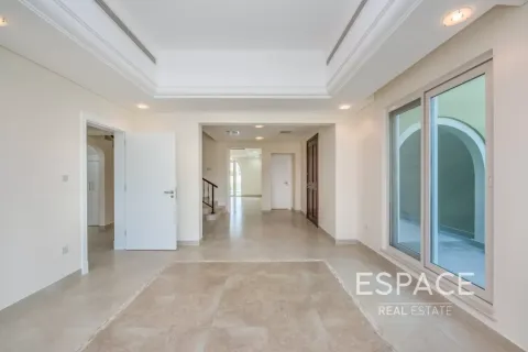 Villa til leje i Dubai Sports City, Dubai, UAE 5 soveværelser, 446 kvm № 670192 - foto 4