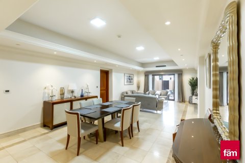Apartment in Palm Jumeirah, Dubai, UAE 3 bedrooms, 455.9 sq.m. № 695344 - photo 4
