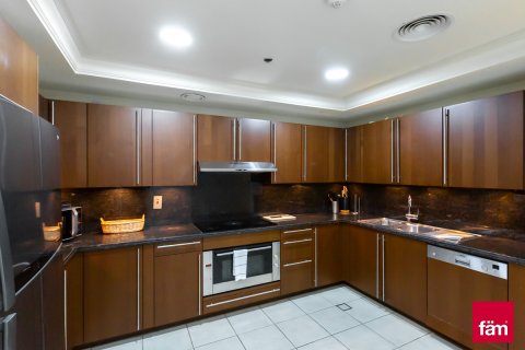 Apartment in Palm Jumeirah, Dubai, UAE 3 bedrooms, 455.9 sq.m. № 695344 - photo 6