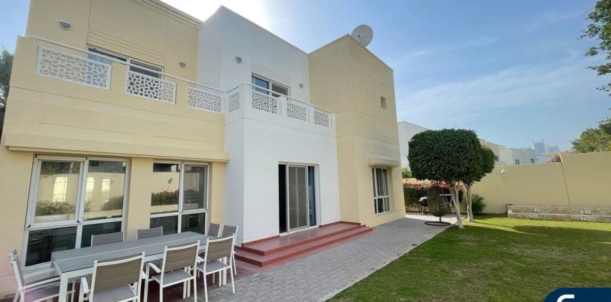 Vila u gradu Meadows, Dubai, UAE 5 spavaće sobe, 391 m2 Br. 667724