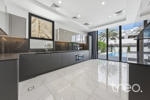 Villa till försäljning i Jumeirah Park, Dubai, UAE 5 sovrum, 591.7 kvm Nr. 733043 - fotografi 10