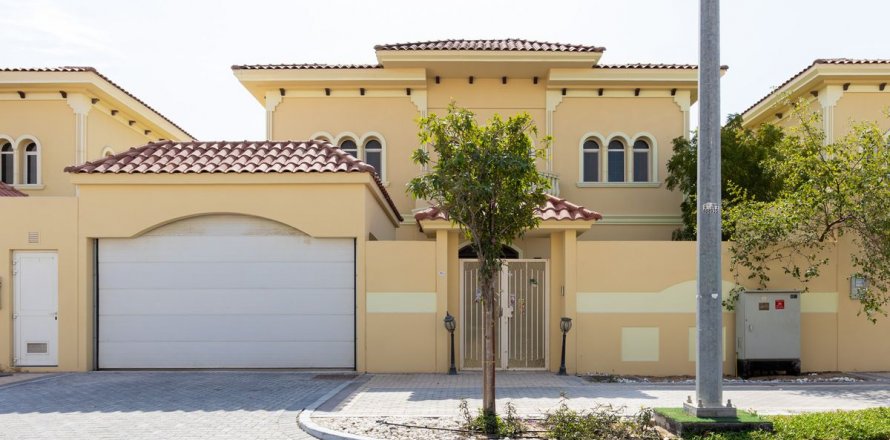 Komerční nemovitost v Baniyas, Abu Dhabi, SAE 5 ložnice, 508 m² Č.: 594963