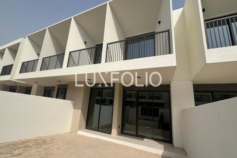 Townhouse in Town Square, Dubai, UAE 3 bedrooms, 189 sq.m. № 628294 - photo 1