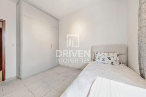 Apartment in Downtown Dubai (Downtown Burj Dubai), Dubai, UAE 3 bedrooms, 221.02 sq.m. № 746742 - photo 12