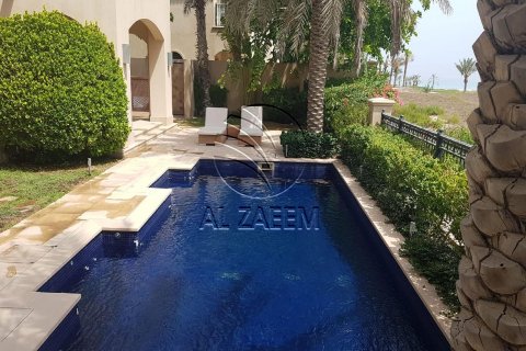 Villa on the Saadiyat Island, Abu Dhabi, UAE 4 bedrooms, 695 sq.m. № 616021 - photo 1