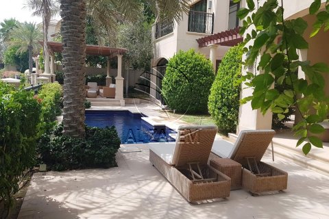 Villa on the Saadiyat Island, Abu Dhabi, UAE 4 bedrooms, 695 sq.m. № 616021 - photo 10