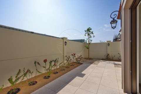 Khalifa City、Abu Dhabi、UAE にあるタウンハウス販売中 3ベッドルーム、254 m2、No616023 - 写真 3