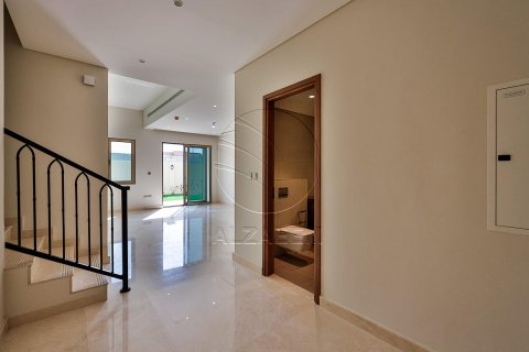 Khalifa City、Abu Dhabi、UAE にあるタウンハウス販売中 3ベッドルーム、254 m2、No616023 - 写真 6
