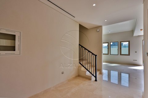 Khalifa City、Abu Dhabi、UAE にあるタウンハウス販売中 3ベッドルーム、254 m2、No616023 - 写真 4
