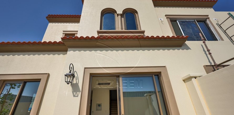 Khalifa City、Abu Dhabi、UAEにあるタウンハウス 3ベッドルーム、254 m2 No616023