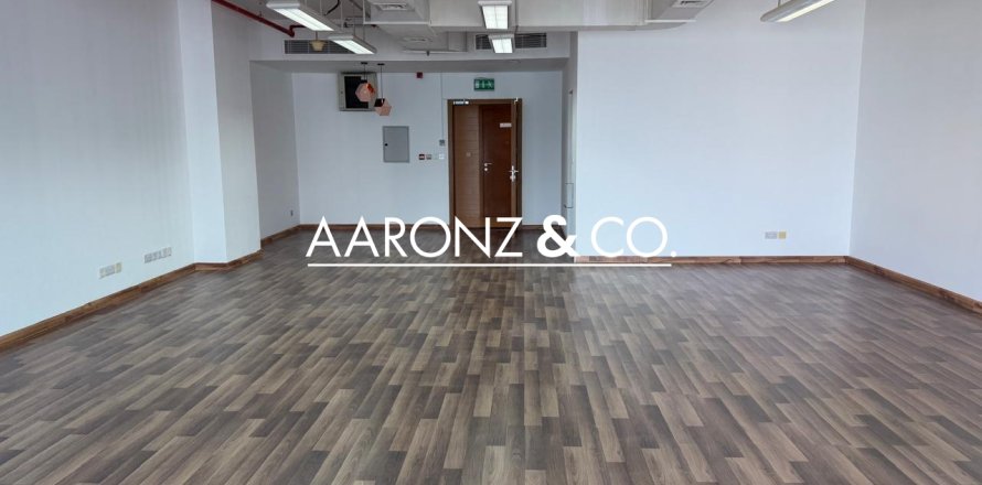 دفتر در Business Bay، Dubai ، امارات متحده عربی 102 متر مربع.  شماره 681173