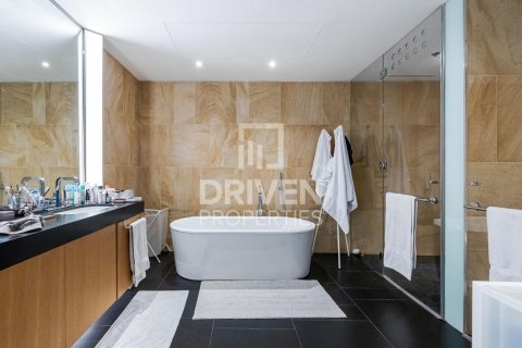 Apartment in Jumeirah, Dubai, UAE 1 bedroom, 146 sq.m. № 601980 - photo 16