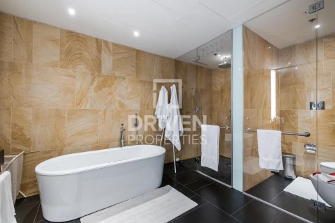 Apartment in Jumeirah, Dubai, UAE 1 bedroom, 146 sq.m. № 601980 - photo 14
