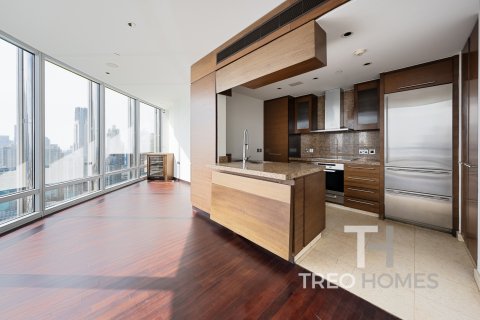 Apartment in Burj Khalifa, Dubai, UAE 2 bedrooms, 144 sq.m. № 586410 - photo 4
