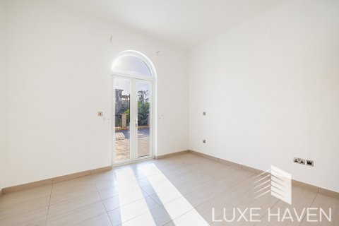 Villa in Jumeirah Park, Dubai, UAE 4 bedrooms, 385.92 sq.m. № 571386 - photo 10