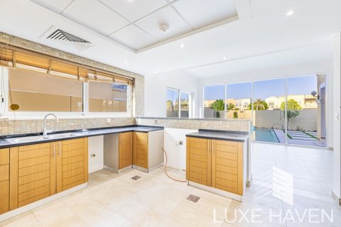 Villa in Jumeirah Park, Dubai, UAE 4 bedrooms, 385.92 sq.m. № 571386 - photo 7