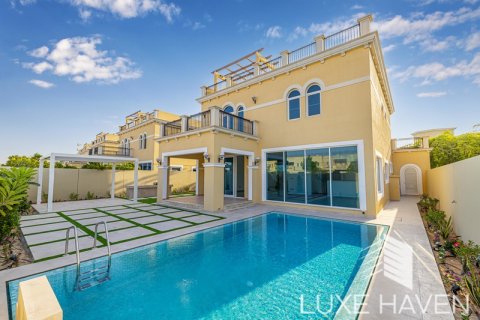 Villa in Jumeirah Park, Dubai, UAE 4 bedrooms, 385.92 sq.m. № 571386 - photo 1