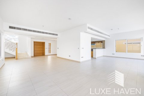 Villa in Jumeirah Park, Dubai, UAE 4 bedrooms, 385.92 sq.m. № 571386 - photo 4