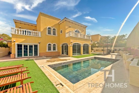 Villa para arrendamento em Jumeirah Park, Dubai, EAU 5 quartos, 436 m2 № 586538 - foto 1