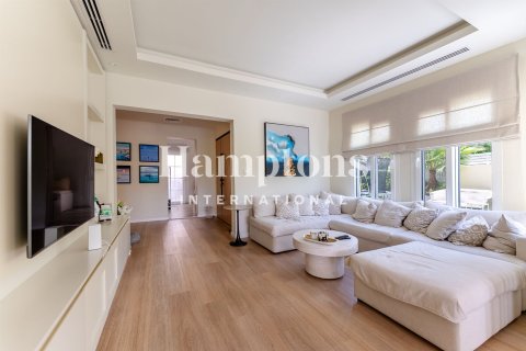 The Lakes, Dubai, UAE의 임대용 빌라 침실 3개, 244.14908400제곱미터 번호 693477 - 사진 9