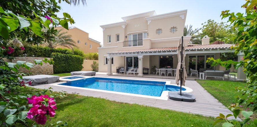 Villa in Discovery Gardens, Dubai, UAE 4 bedrooms, 362 sq.m. № 758437