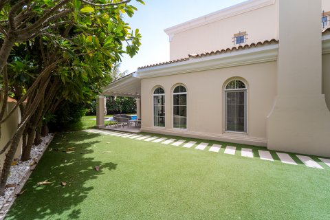 Villa in Discovery Gardens, Dubai, UAE 4 bedrooms, 362 sq.m. № 758437 - photo 24