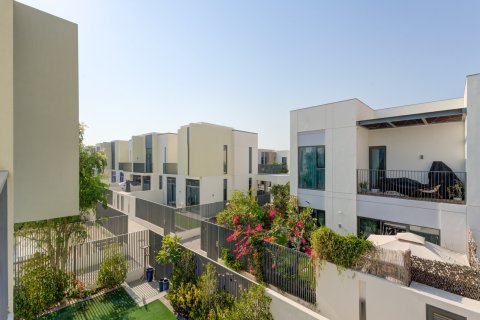 Townhouse in Dubai, UAE 4 bedrooms, 224 sq.m. № 758436 - photo 16