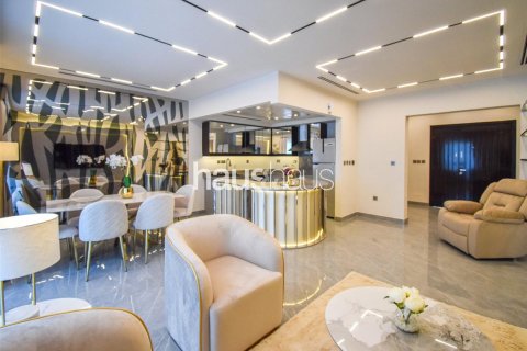 Townhouse in Jumeirah Village Triangle, Dubai, UAE 2 bedrooms, 152 sq.m. № 625779 - photo 2