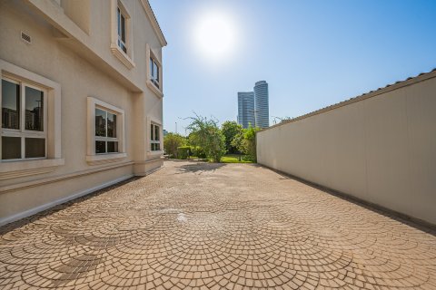Villa in Al Barsha, Dubai, UAE 7 bedrooms, 2016 sq.m. № 764416 - photo 6