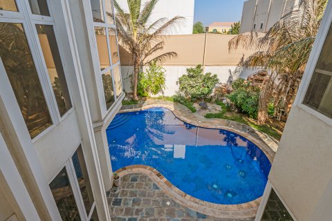 Villa in Al Barsha, Dubai, UAE 7 bedrooms, 2016 sq.m. № 764416 - photo 18