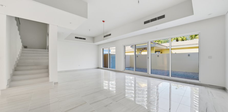 Ridamaja asukohaga Dubai Sports City, AÜE: 4 magamistoaga, 262.97 m² Nr 764418
