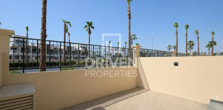 Řadový dům v Damac Lagoons, Dubai, SAE 4 ložnice, 144 m² Č.: 745173