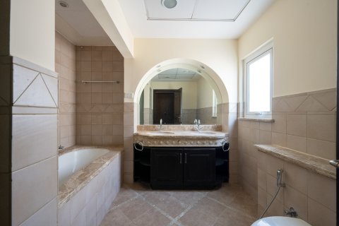 Villa zur Miete in The Villa, Dubai, VAE 4 Schlafzimmer, 384.1 m2 Nr. 750828 - Foto 15
