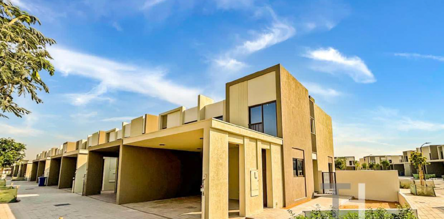 Shtëpi në qytet në Dubai, Emiratet e Bashkuara Arabe 4 dhoma gjumi, 216 m2. № 595591