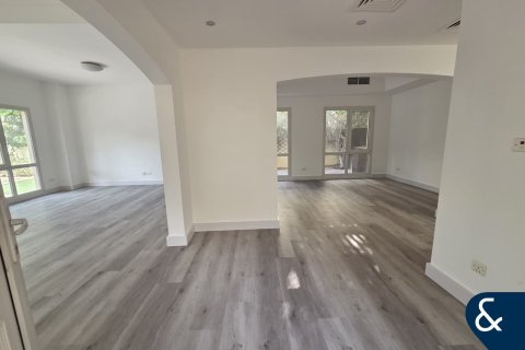 Vilă de închiriat în Meadows, Dubai, EAU 3 dormitoare, 56 mp. №668581 - poză 11
