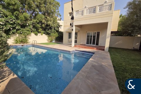 Vilă de închiriat în Meadows, Dubai, EAU 3 dormitoare, 56 mp. №668581 - poză 1