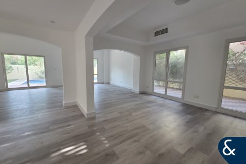 Vilă de închiriat în Meadows, Dubai, EAU 3 dormitoare, 56 mp. №668581 - poză 2